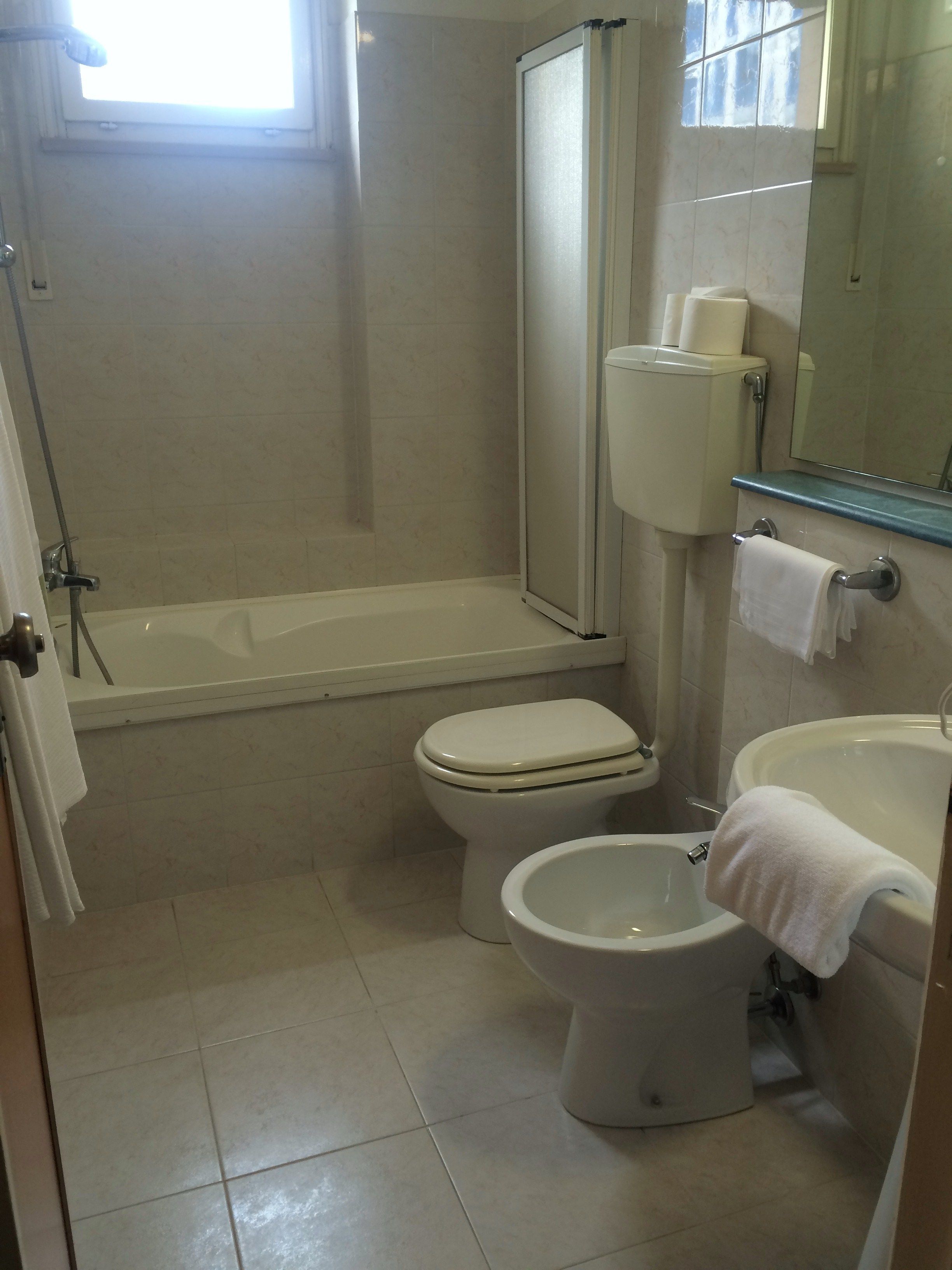 quadruple room | bathroom | hair dryer, bidet, towels
