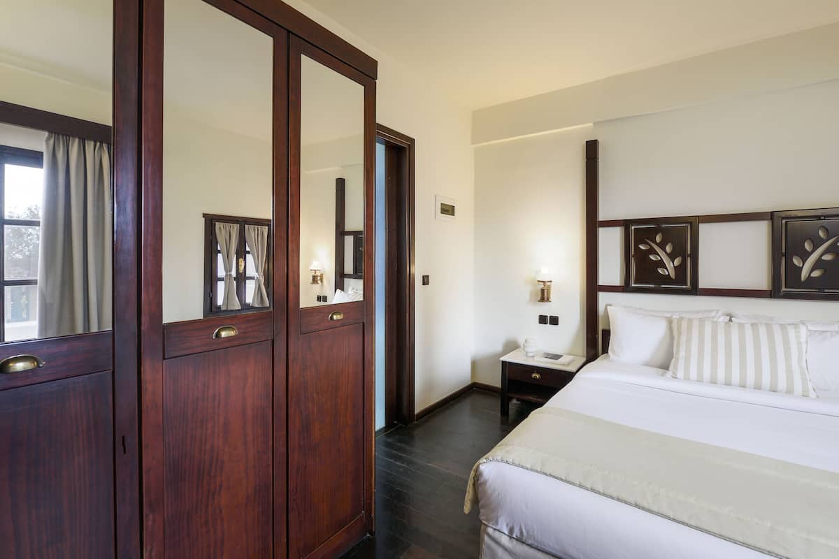 In-room safe, desk, soundproofing, bed sheets