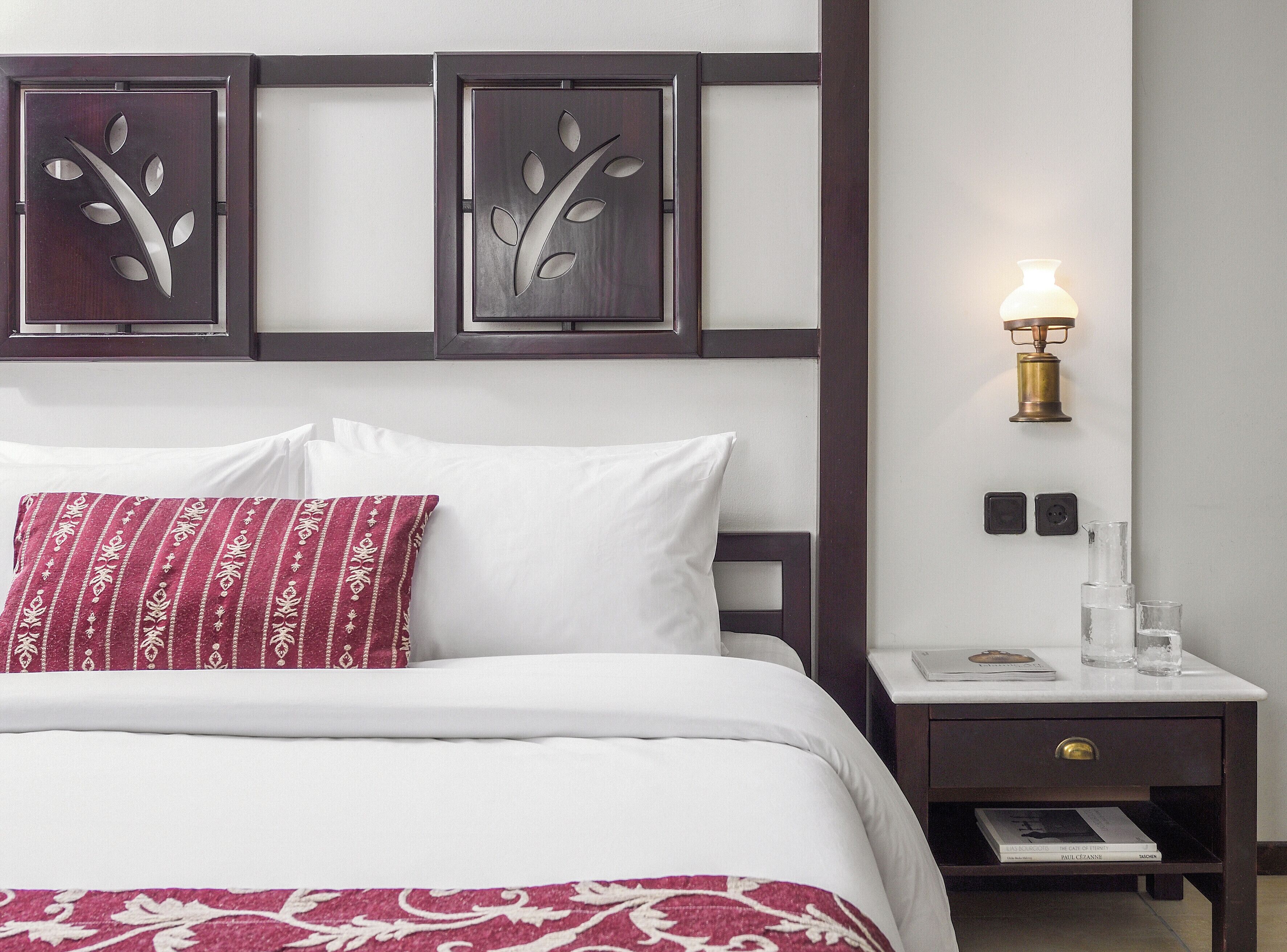 In-room safe, soundproofing, bed sheets