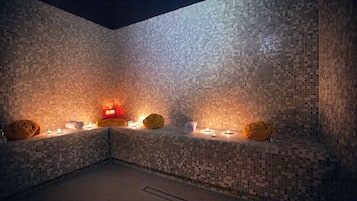 Bastu, kroppsbehandlingar, hydroterapi, aromaterapi och kroppsskrubb