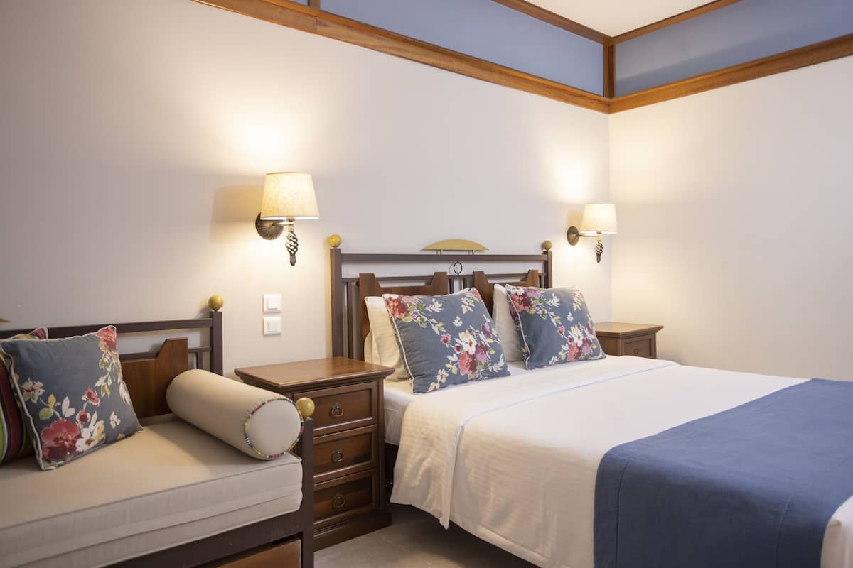 Classic Room | In-room safe, desk, soundproofing, bed sheets