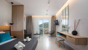 In-room safe, desk, soundproofing, free WiFi