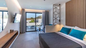 Suite, piscine privée, vue piscine | Vue de la chambre