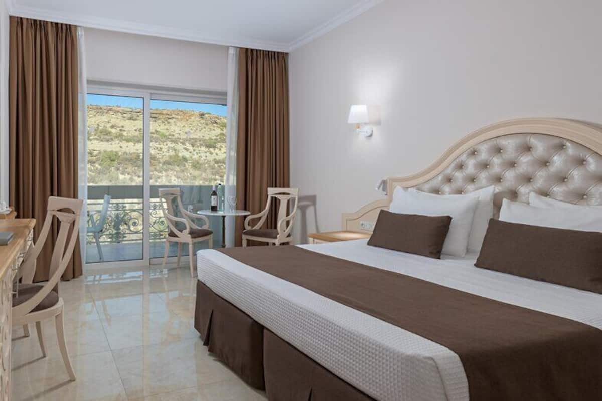 Deluxe Room, Land View | 1 habitación y ropa de cama hipoalergénica
