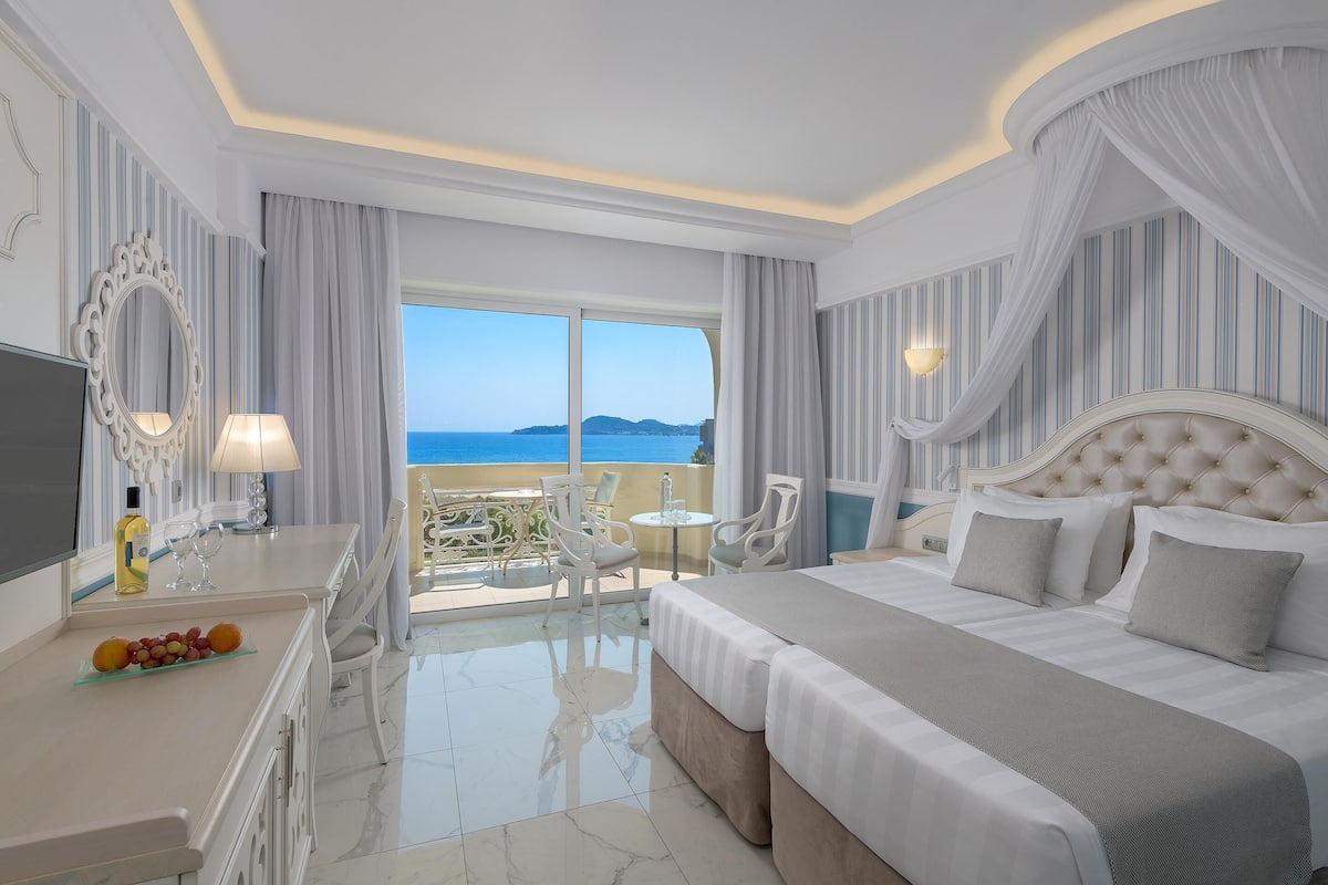 superior room, sea view | 1 bedroom, hypo-allergenic bedding, in-room safe, desk