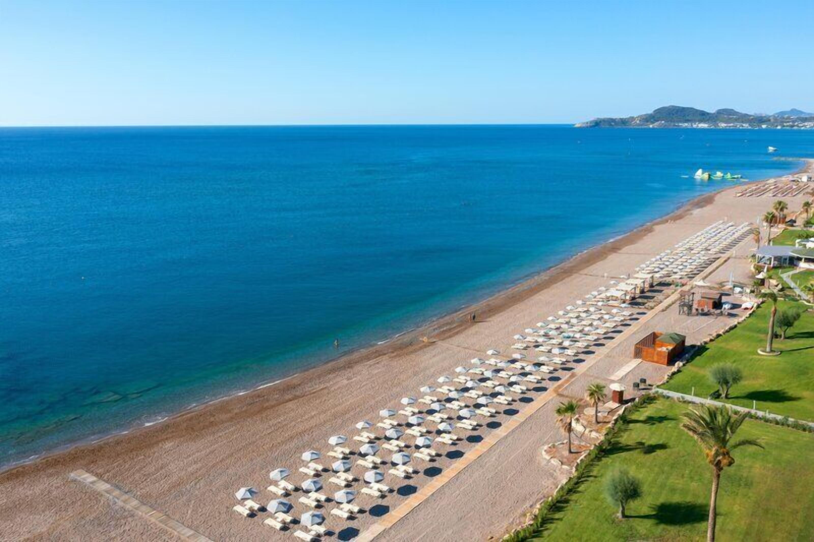 In Strandnähe, Cabañas (gegen Gebühr), Liegestühle, Sonnenschirme