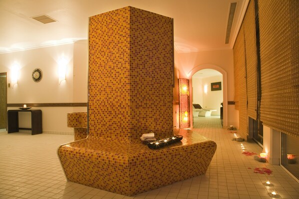 Espace de soins pour les couples, sauna, bain à remous, hammam