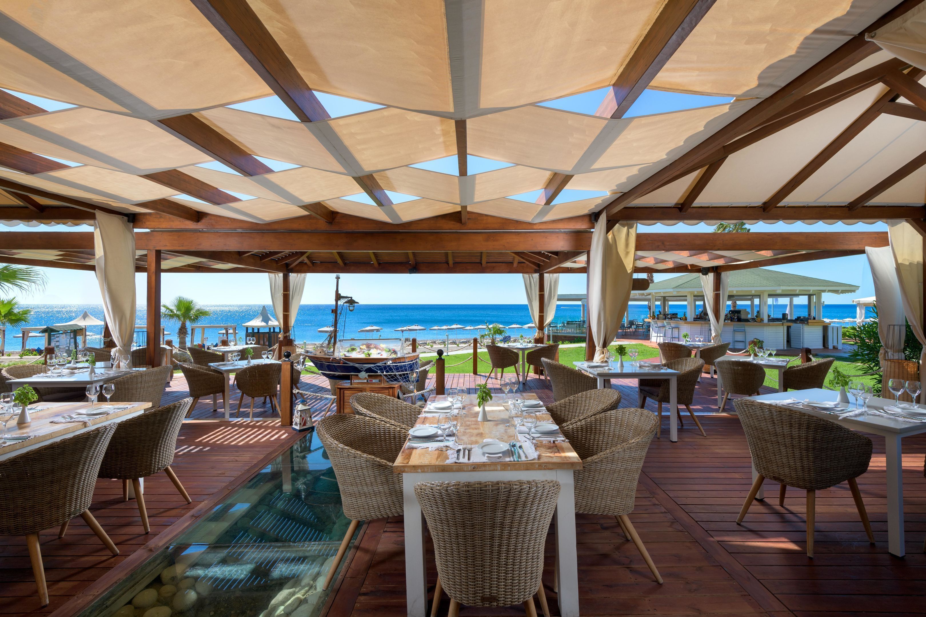 3 restaurants, spécialités Cuisine internationale