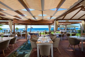 3 restaurants, breakfast, lunch, dinner served; international cuisine