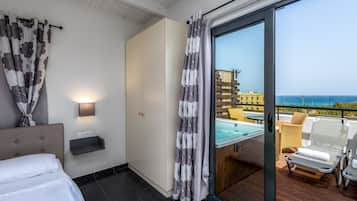 Panoramic Suite with open-air Jacuzzi | 1 多间卧室、客房内保险箱、办公桌、免费 WiFi