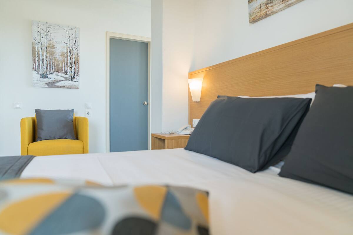 Classic Room Lower Floor | Safe på rommet, skrivebord og wi-fi (inkludert)