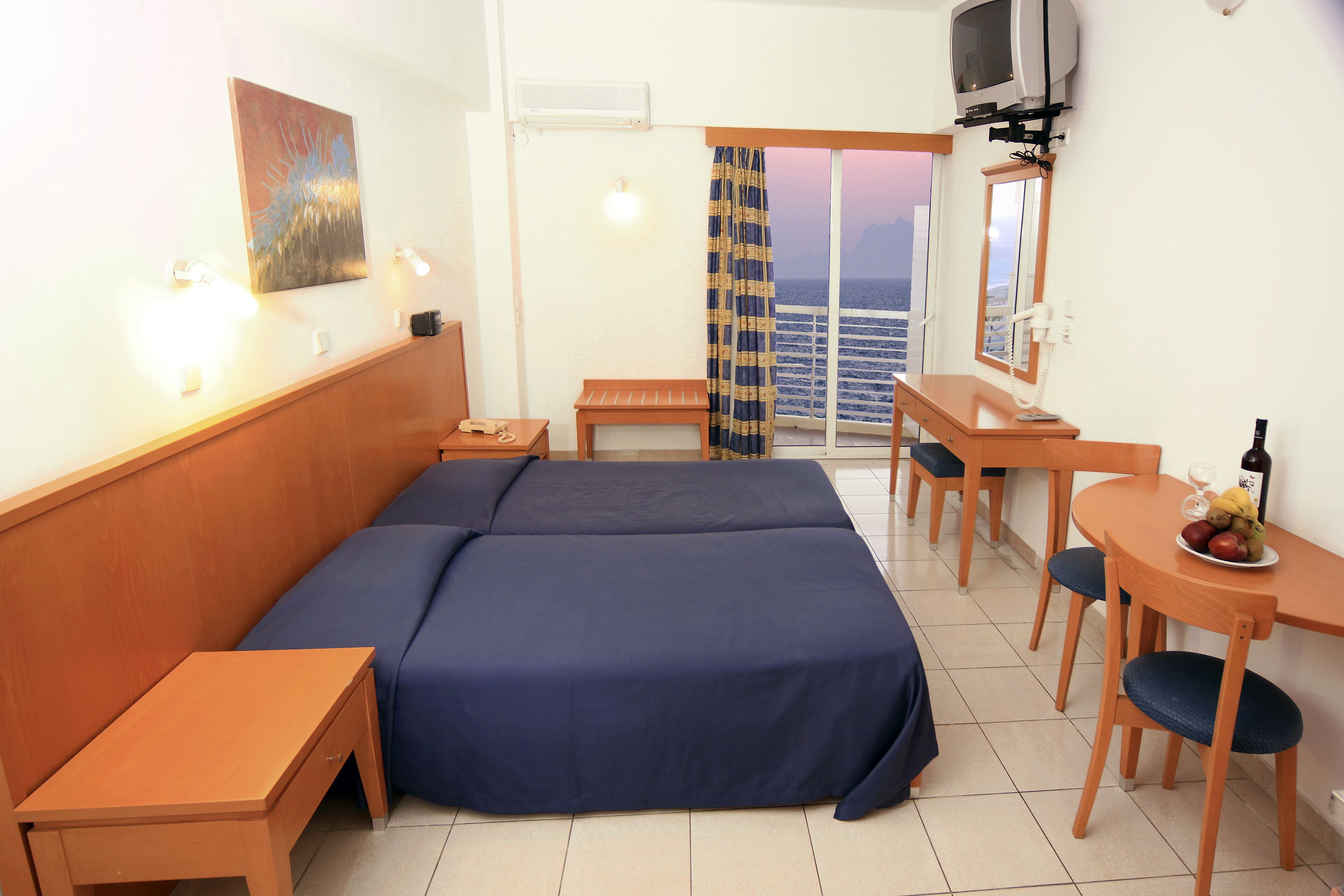 Coffres-forts dans les chambres, bureau, rideaux occultants
