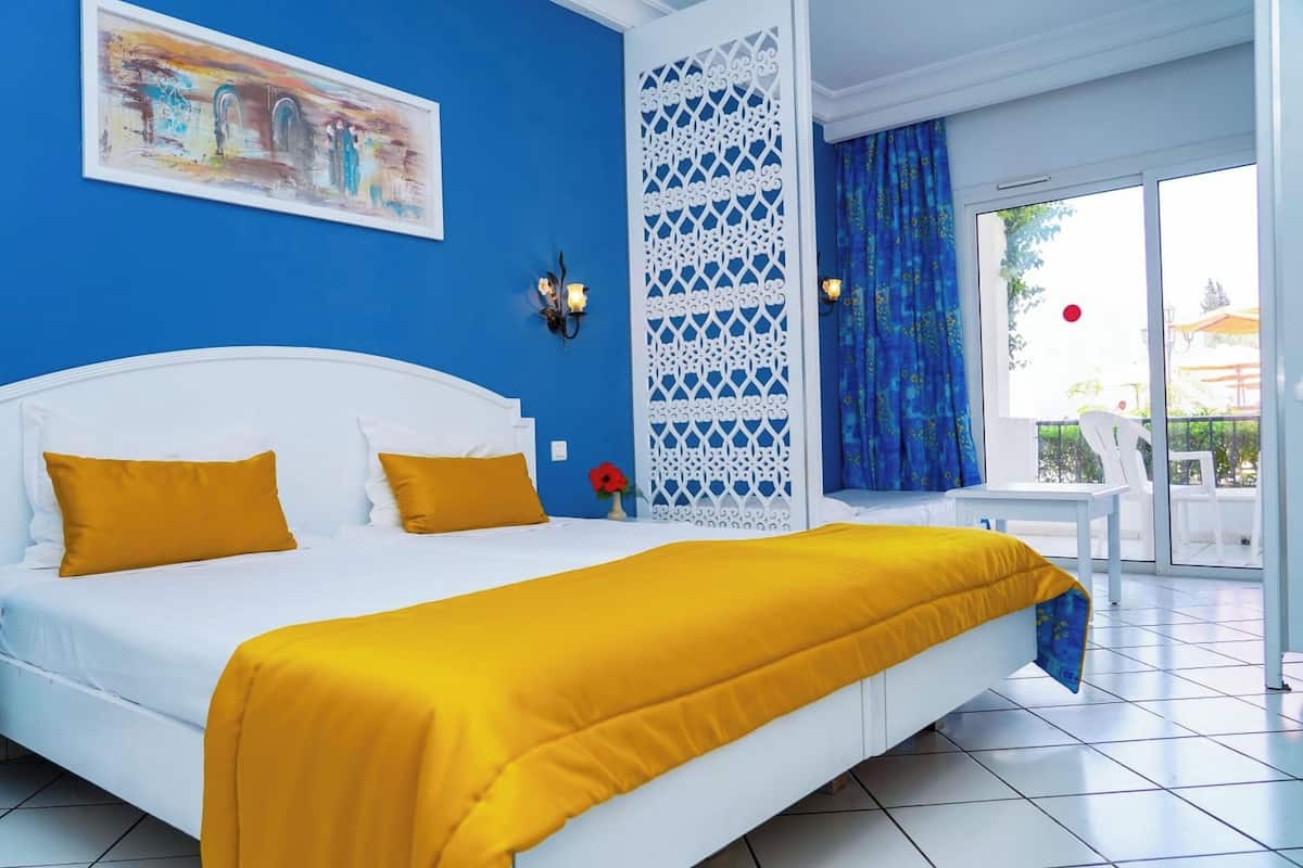 Minibar, bed sheets