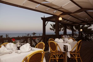 2 veitingastaðir, innlend og alþjóðleg matargerðarlist