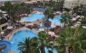 Piscine couverte, 2 piscines extérieures