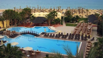 Indoor pool, 2 outdoor pools