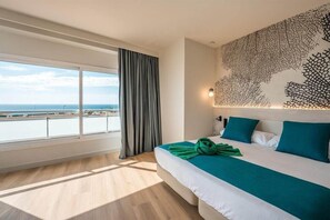 1 habitación, cortinas blackout y tabla de planchar con plancha 