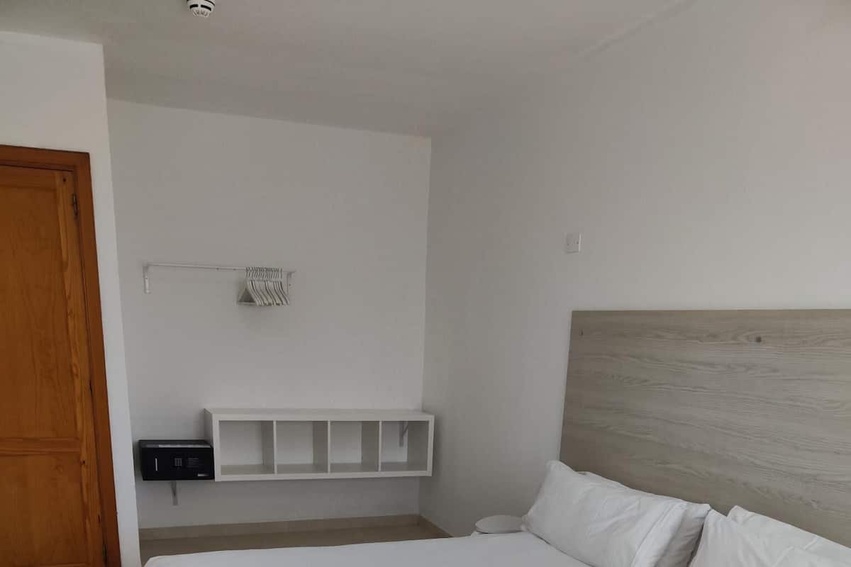 1 bedroom, individually decorated, individually furnished