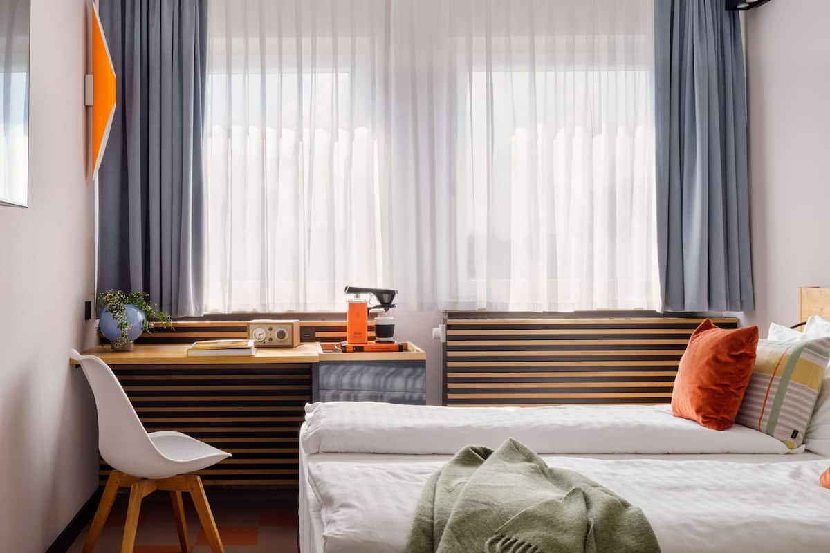 Comfort Plus King | Hypo-allergenic bedding, in-room safe, desk, laptop workspace