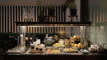 Tägliches Frühstücksbuffet gegen Gebühr
