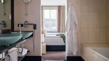 Signature Suite | Bathroom | Shower, designer toiletries, hair dryer, towels