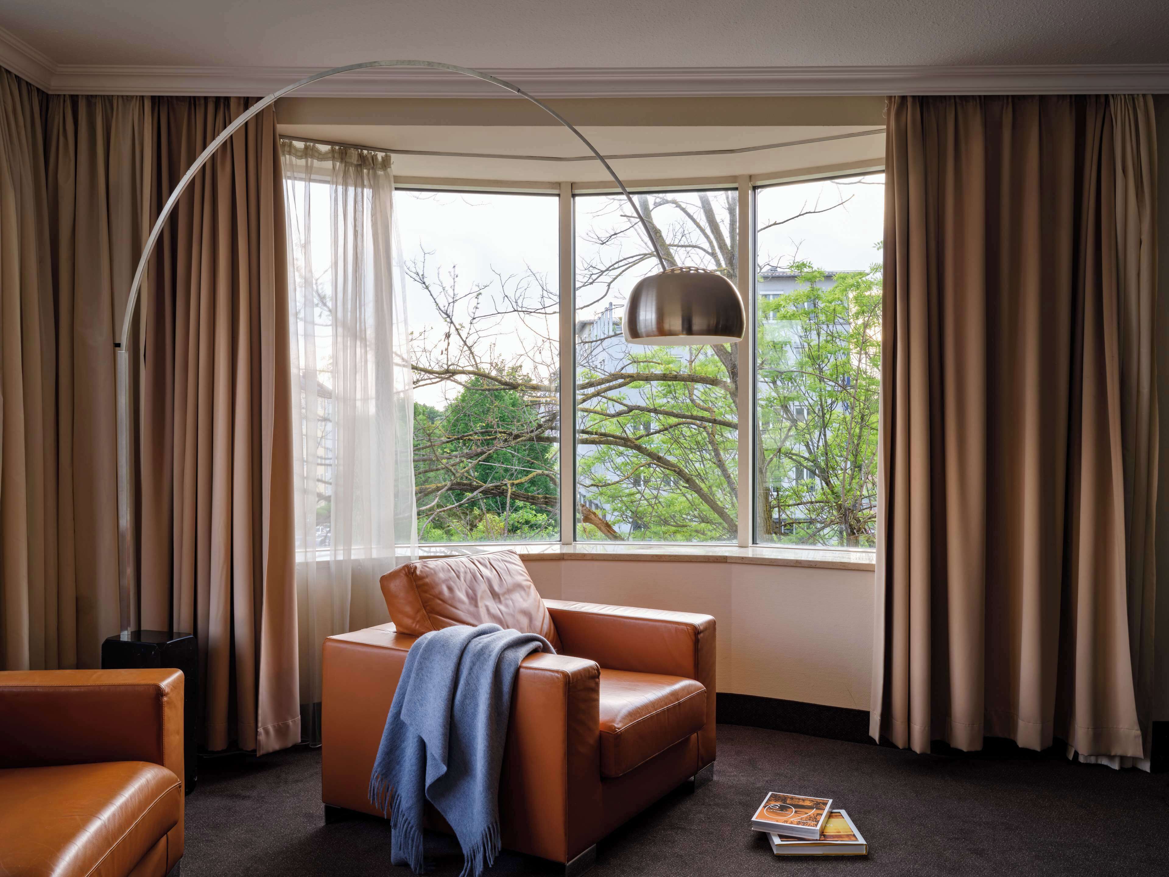 signature suite | 1 bedroom, hypo-allergenic bedding, in-room safe, desk