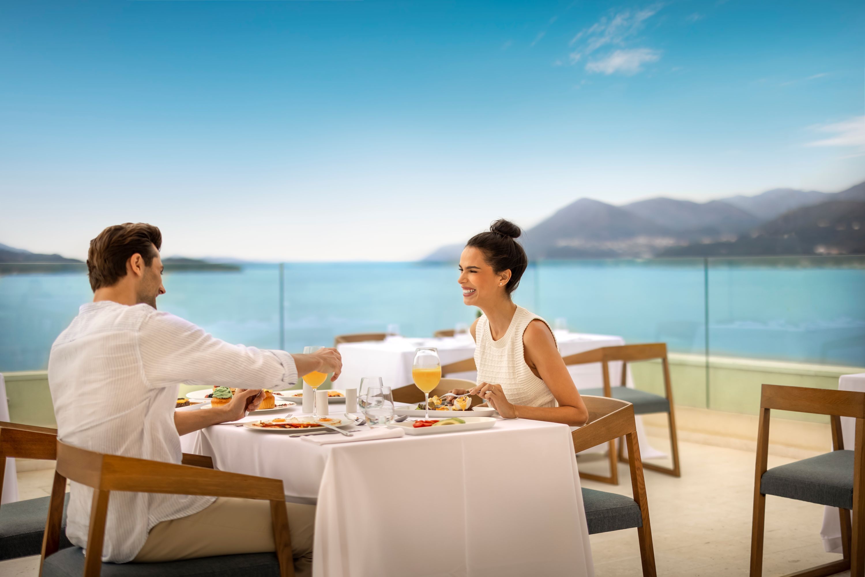 breakfast, dinner served; local and international cuisine, sea views