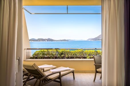 V Level Suite for 2+2 with Jacuzzi | Terrace/patio. President Hotel, Valamar Collection