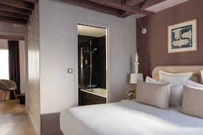 Junior Suite | Premium bedding, pillow-top beds, in-room safe, individually decorated