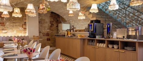 Tägliches kontinentales Frühstück gegen Gebühr