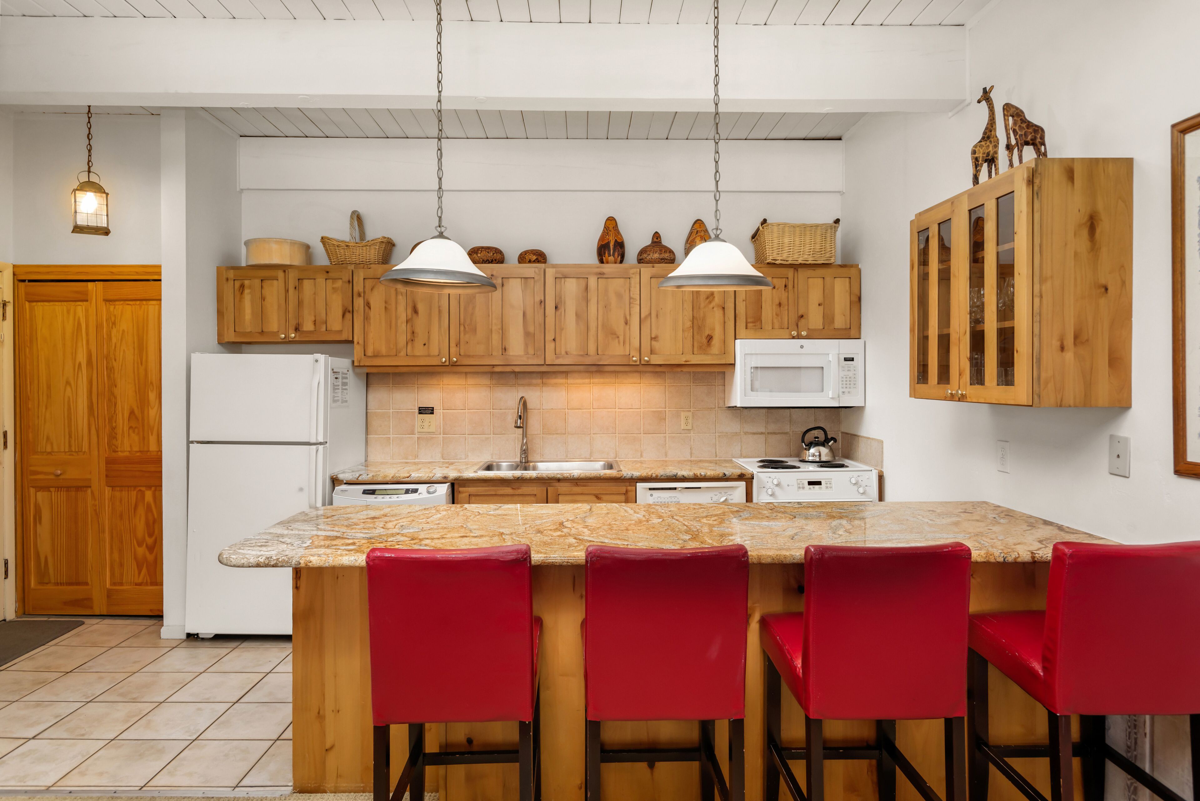 Deluxe-Apartment, 2 Schlafzimmer, Whirlpool (Chateau Chaumont 19) | Eigene Küche | Großer Kühlschrank, Mikrowelle, Ofen, Herdplatte