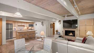 Deluxe Condo, 2 Bedrooms, Hot Tub (Chateau Chaumont 9) | Living area | Flat-screen TV, fireplace