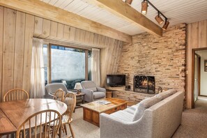 Flat-screen TV, fireplace - Chateau Chaumont & Dumont Condominiums by Frias (Aspen)