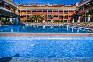 Outdoor pool, pool loungers