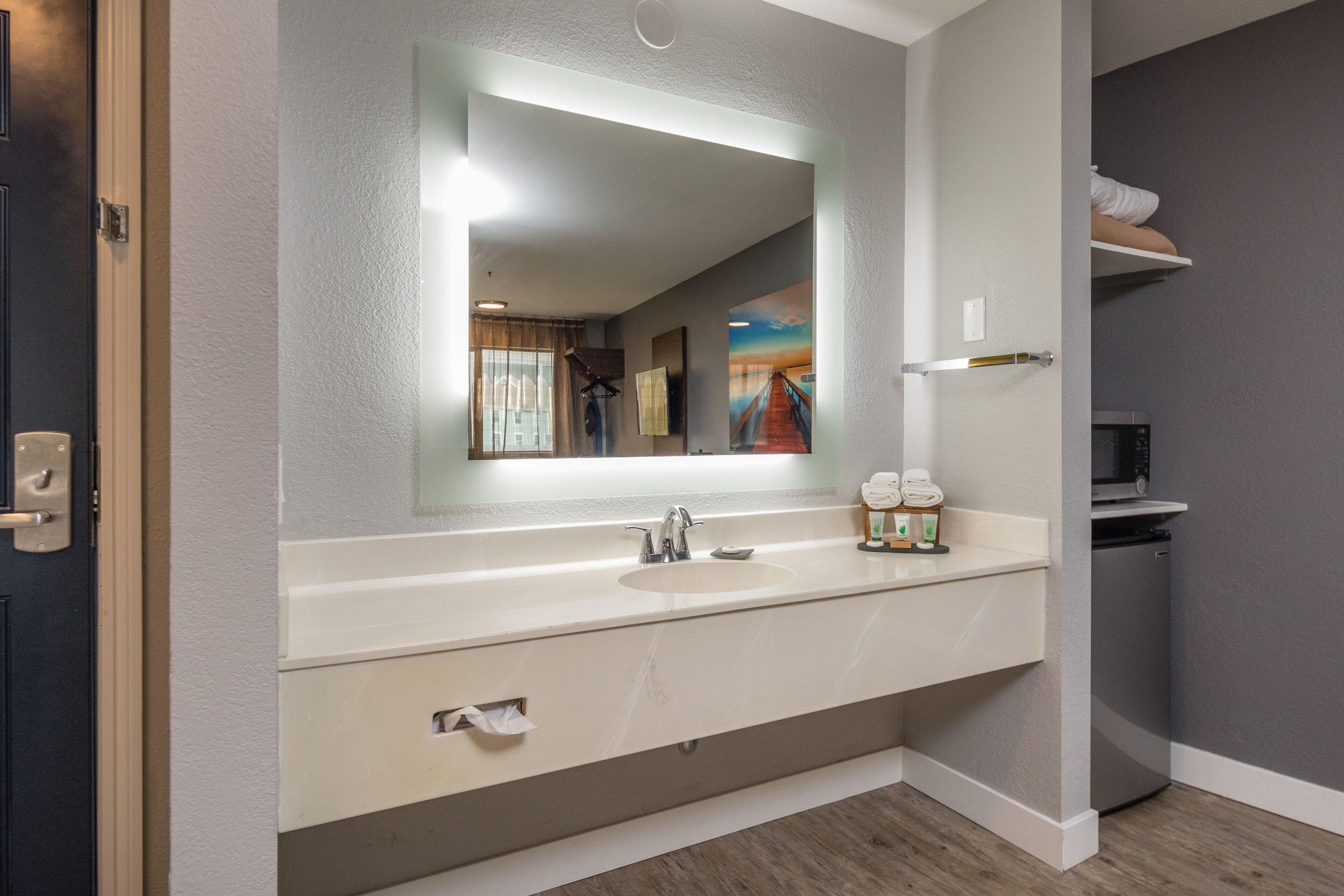 deluxe double room | desk, iron/ironing board, free wifi, bed sheets