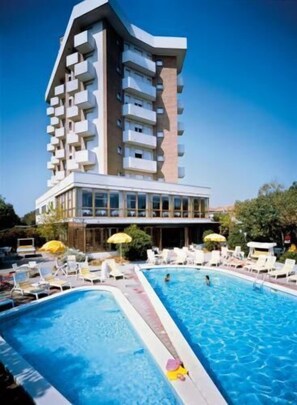 Seasonal outdoor pool