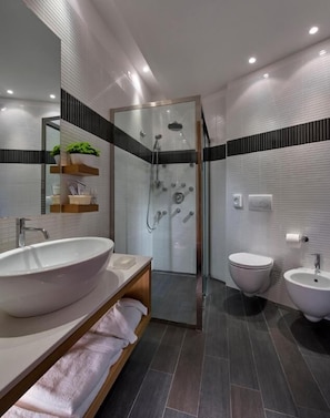 Superior Quadruple Room, 1 Bedroom, Balcony, Sea View | Bathroom - Alexandra Plaza (Riccione)