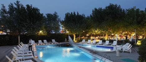 Seasonal outdoor pool