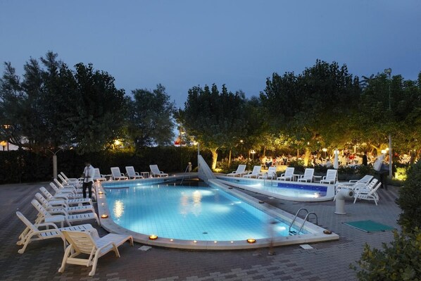 Seasonal outdoor pool