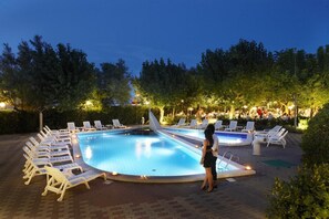 Piscine extérieure (ouverte en saison)