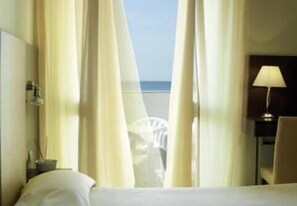 Minibar, in-room safe, desk, free WiFi