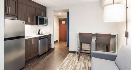 Holiday Inn Express & Suites Milton by IHG