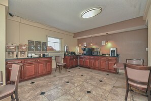 Dining - Americas Best Value Inn (Fernley)