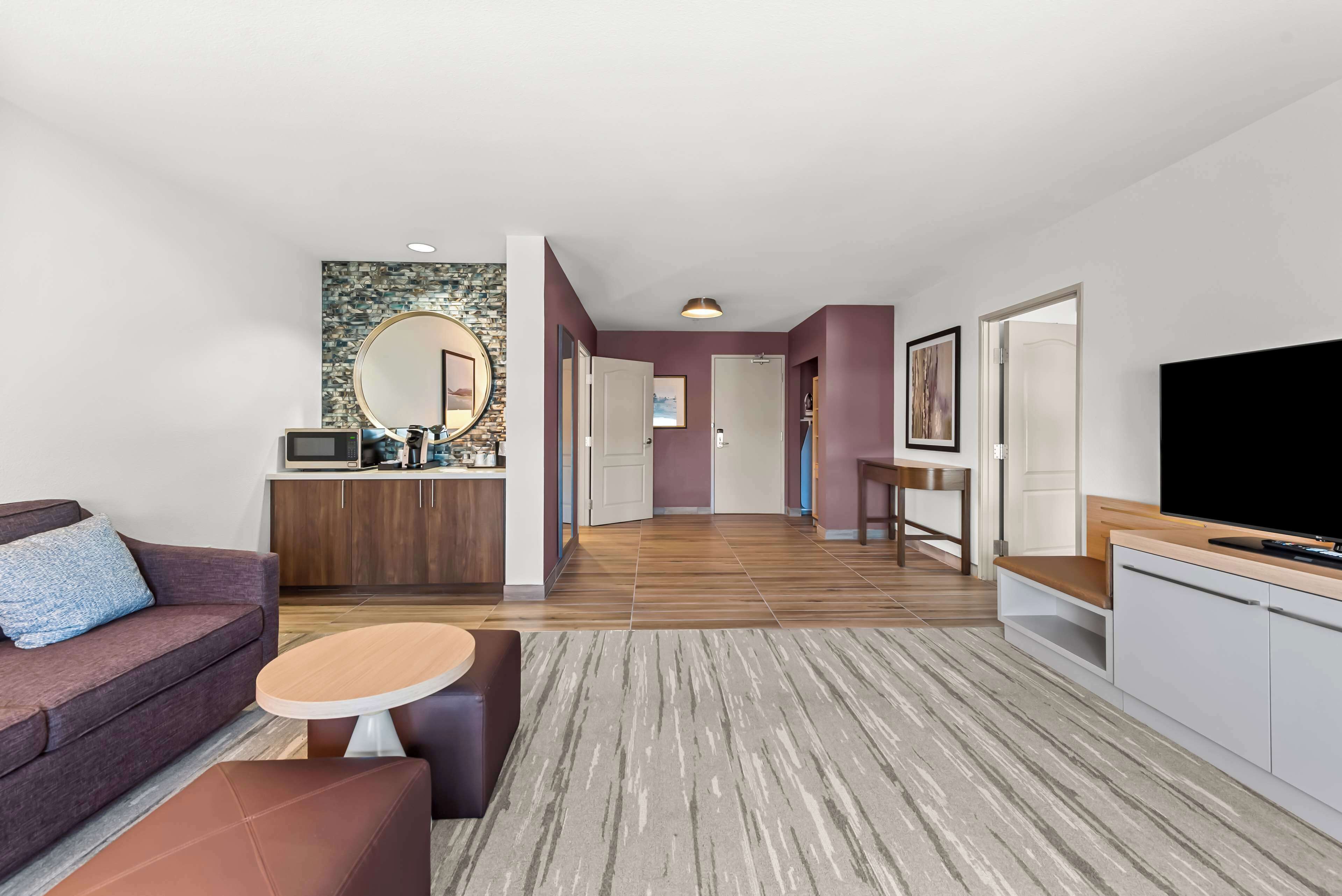 suite, 1 bedroom, accessible (roll-in shower) | living area | flat-screen tv