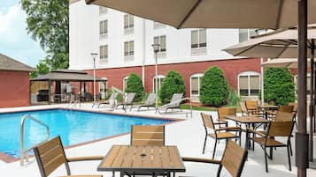 Outdoor pool, open 10:00 AM to 10:00 PM, pool loungers