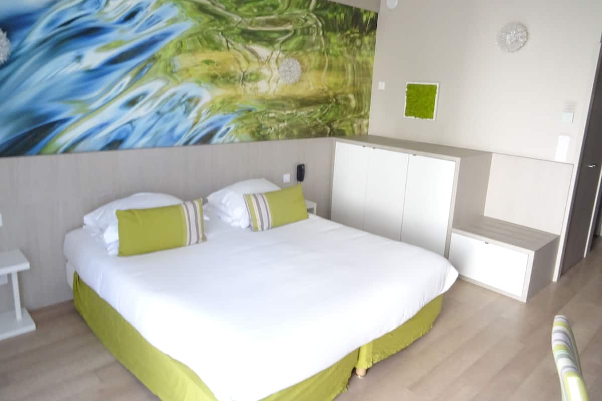 Deluxe Double Room, Terrace, Garden View | Soundproofing, free cribs/infant beds, free WiFi, bed sheets