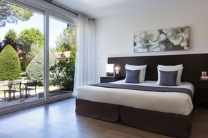 Sistema de insonorización, cunas gratuitas, wifi gratis y ropa de cama 