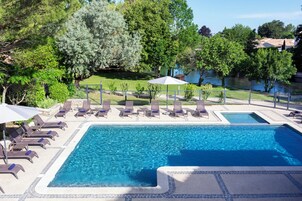 2 piscinas al aire libre, sillones reclinables de piscina