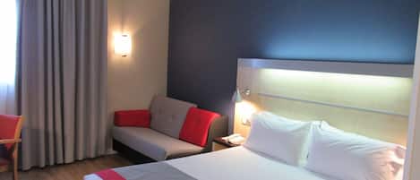Standard Room, 1 Queen Bed (Free Breakfast)