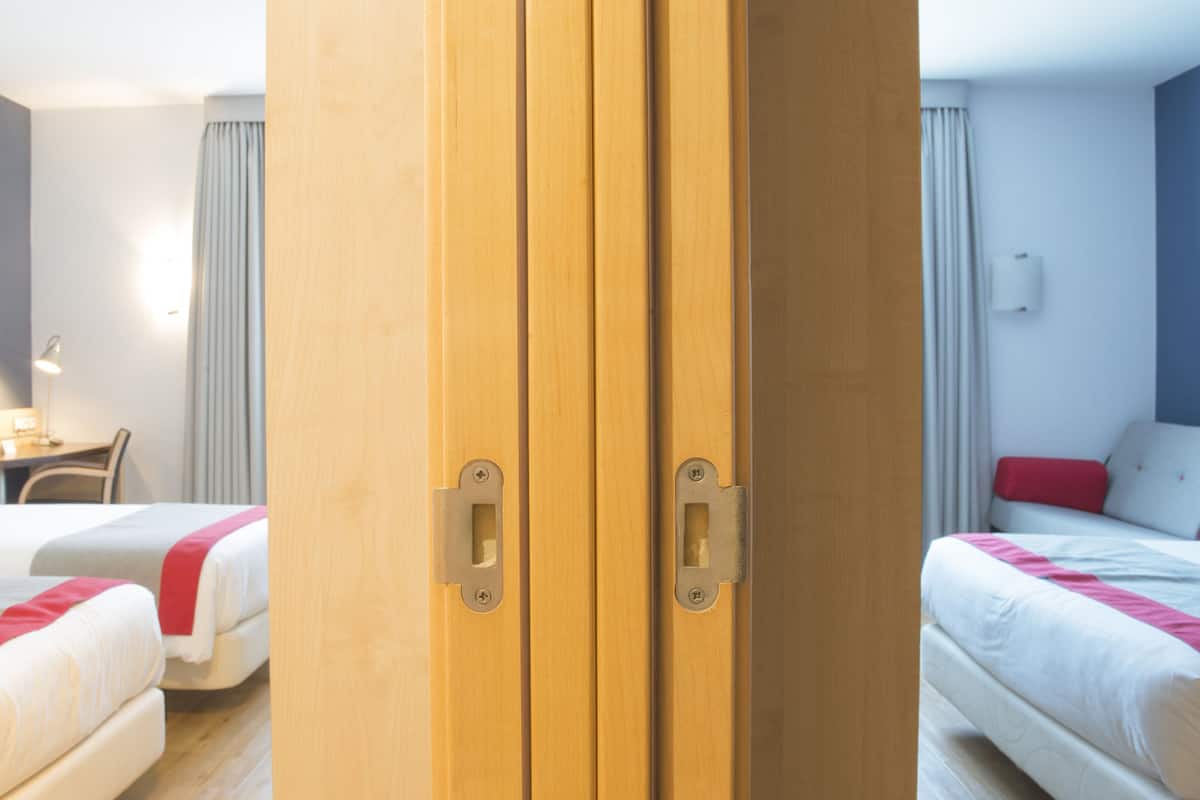 In-room safe, desk, soundproofing, iron/ironing board